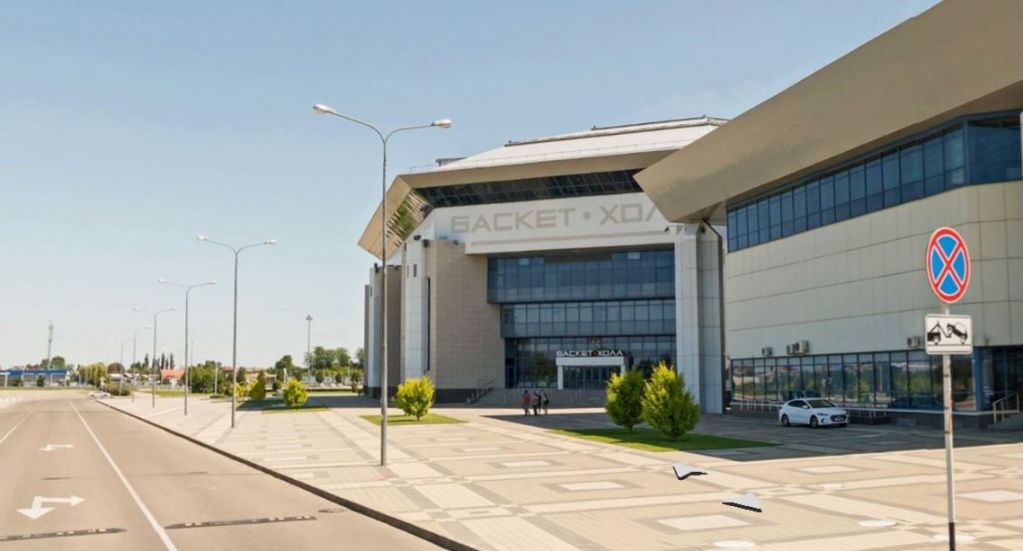 Спортивный центр в районе ТРЦ Красная площадь