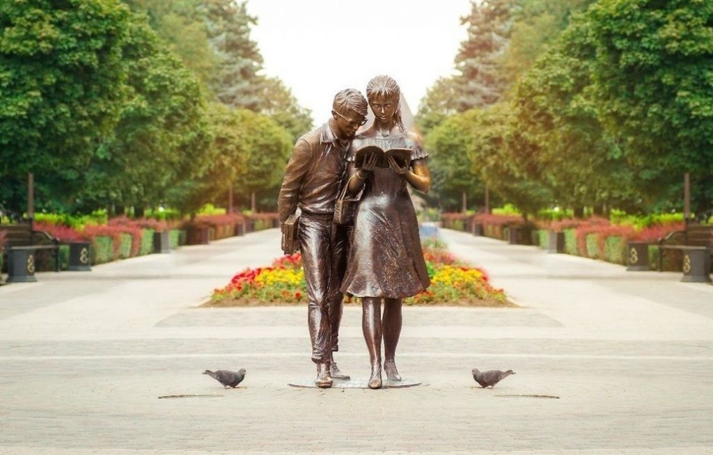 Городская скульптура на улице Красной в Краснодаре